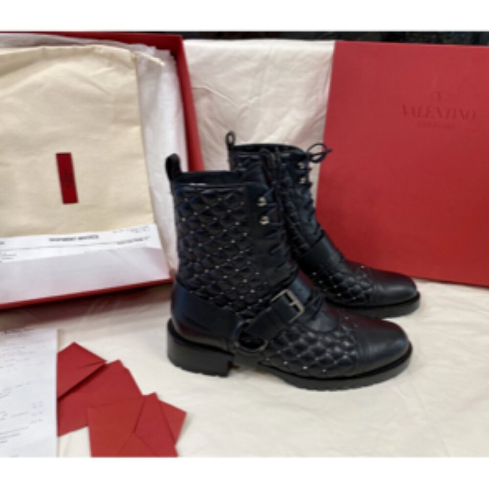 Valentino Garavani Rockstud leather biker boots  9.5  US
